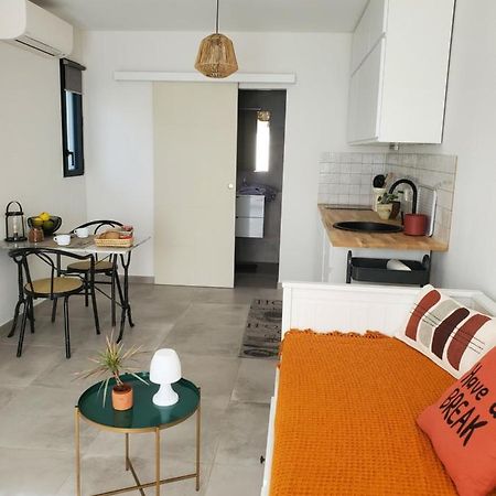 Charmant Studio Moderne Avec Exterieur "Dormir En Provence" Fontvieille Exteriér fotografie